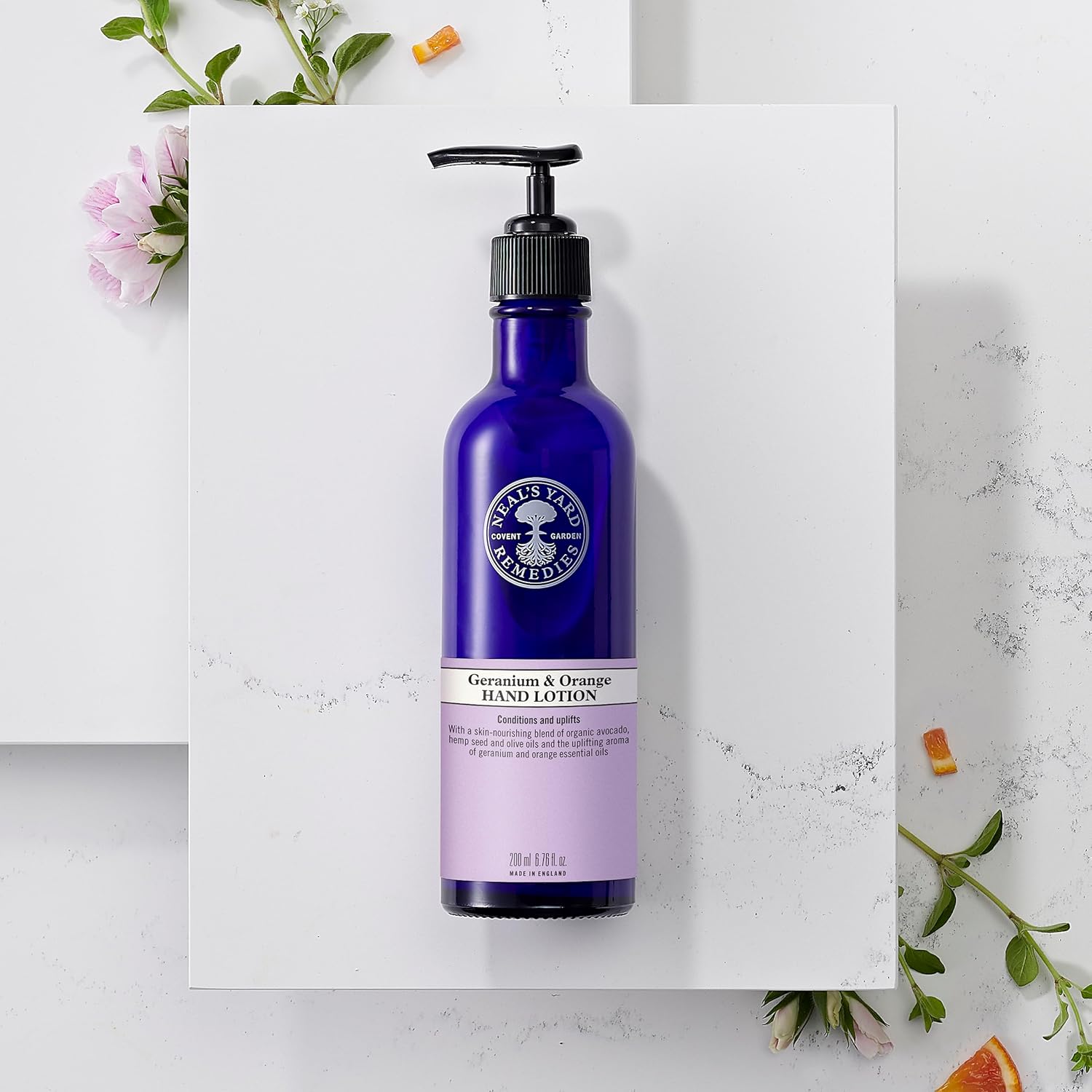 Detalle 2 de Neal's Yard Remedies Geranium & Orange Hand Lotion 200 ml