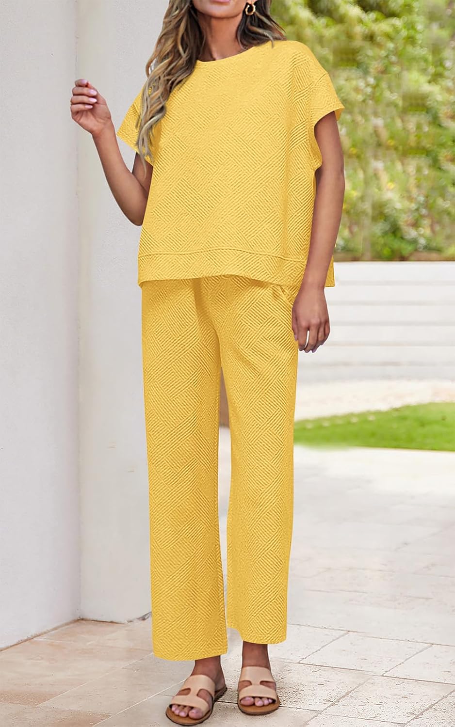 Detalle de PRETTYGARDEN 2 Piece Women’s Casual Tracksuit Set: Short Sleeve Top + Wide-Leg Pants