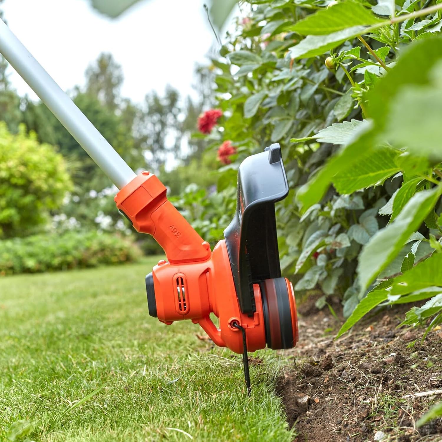 Detalle de BLACK+DECKER Coupe-Bordures sans Fil 36V BCSTA536L1-QW – Performance brushless et tête 180°