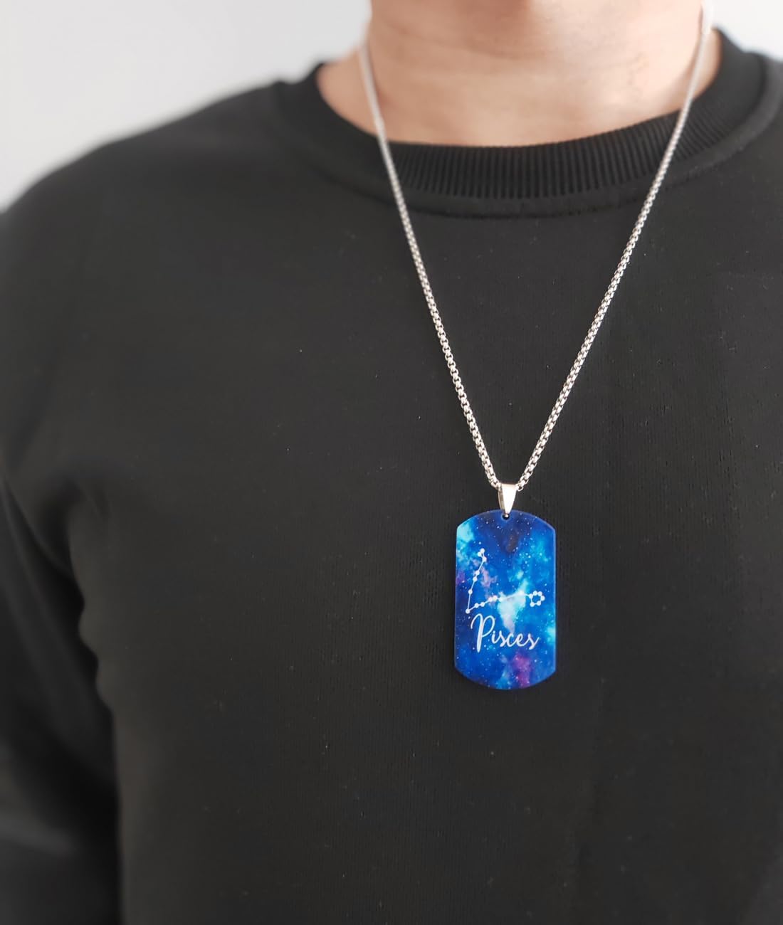 Detalle de Caimeytie Halskette aus Edelstahl mit farbigem Anhänger (12 Sternzeichen/„Konstellationen“) – Geschenkverpackung