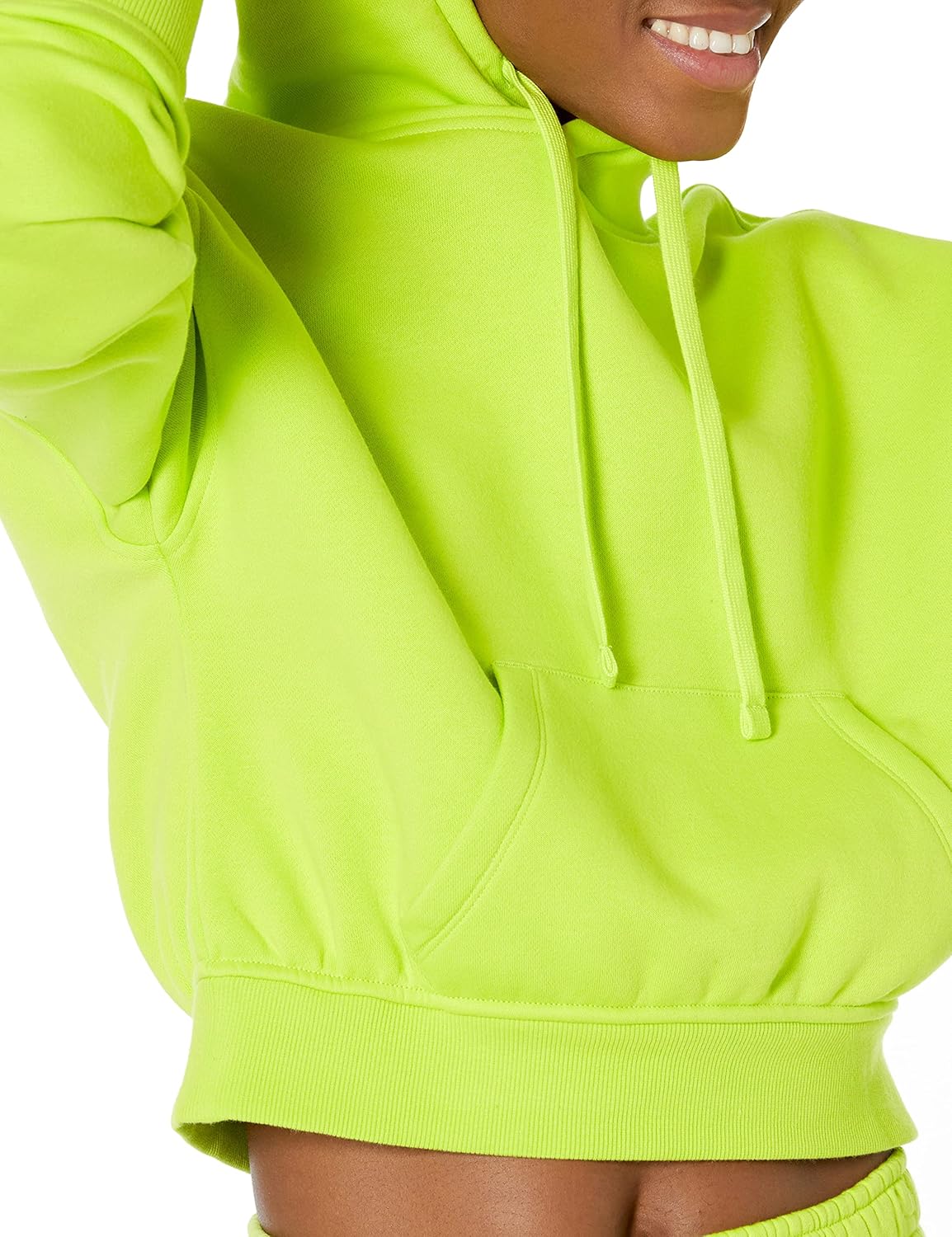 Thumbnail 2 de Amazon Essentials Damen Kurzer Kapuzenpullover aus gebürstetem Fleece (Übergröße) – gemütlich, responsibly hergestellt