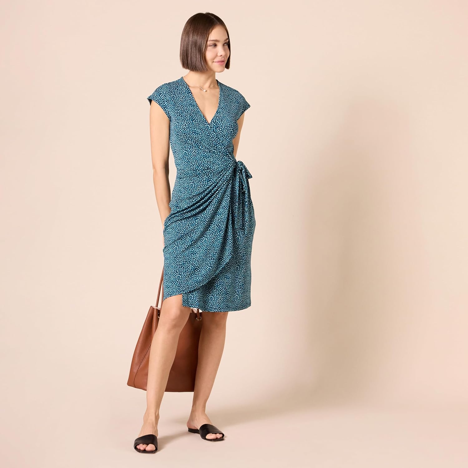 Thumbnail 4 de Amazon Essentials Damen Wickelkleid mit Flügelärmeln – klassisch, bequem & für Übergrößen erhältlich