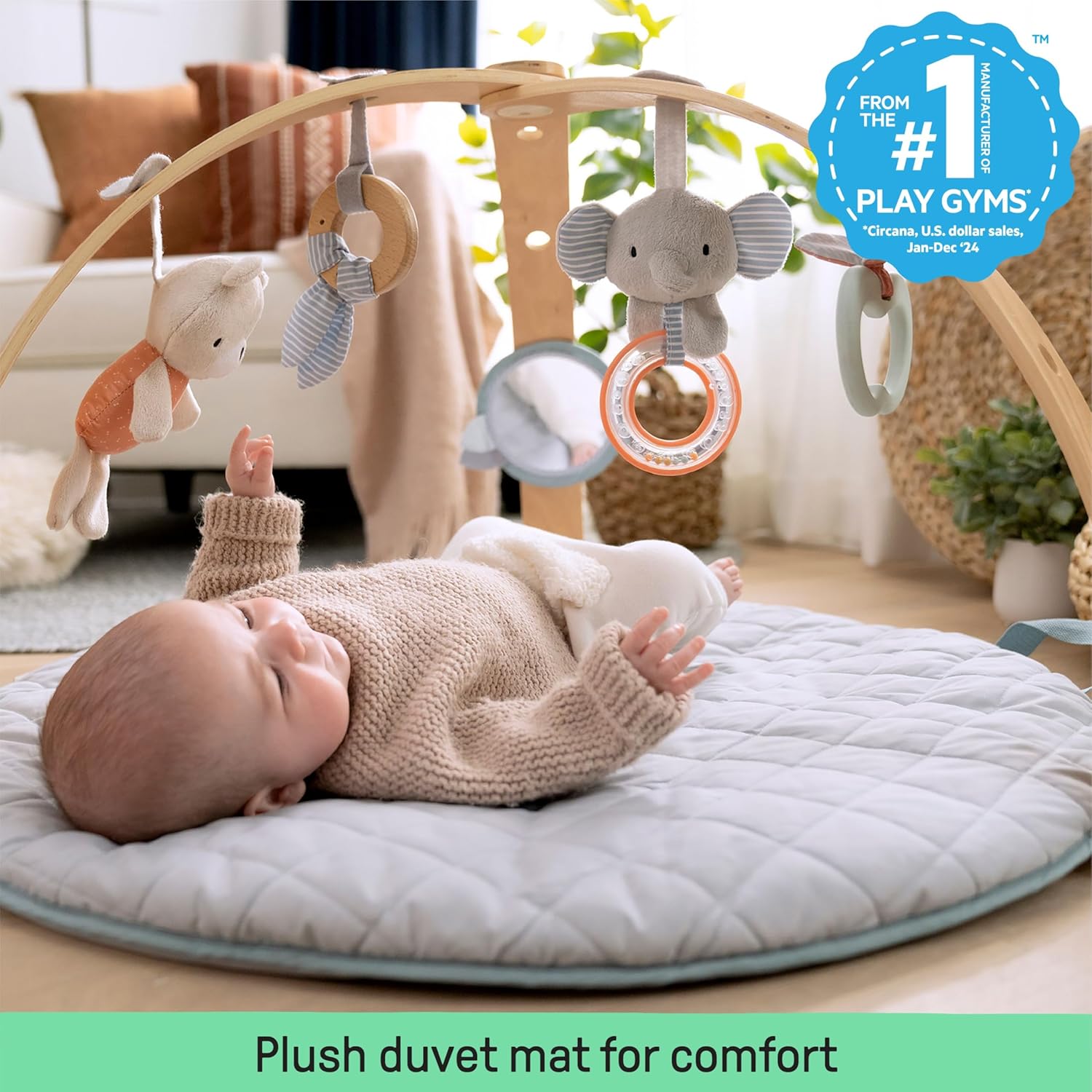 Detalle 2 de Ingenuity Tapis d'Éveil Cozy Spot Loamy avec Arche en Bois et 5 Jouets Amovibles – Doux, Lavable en Machine