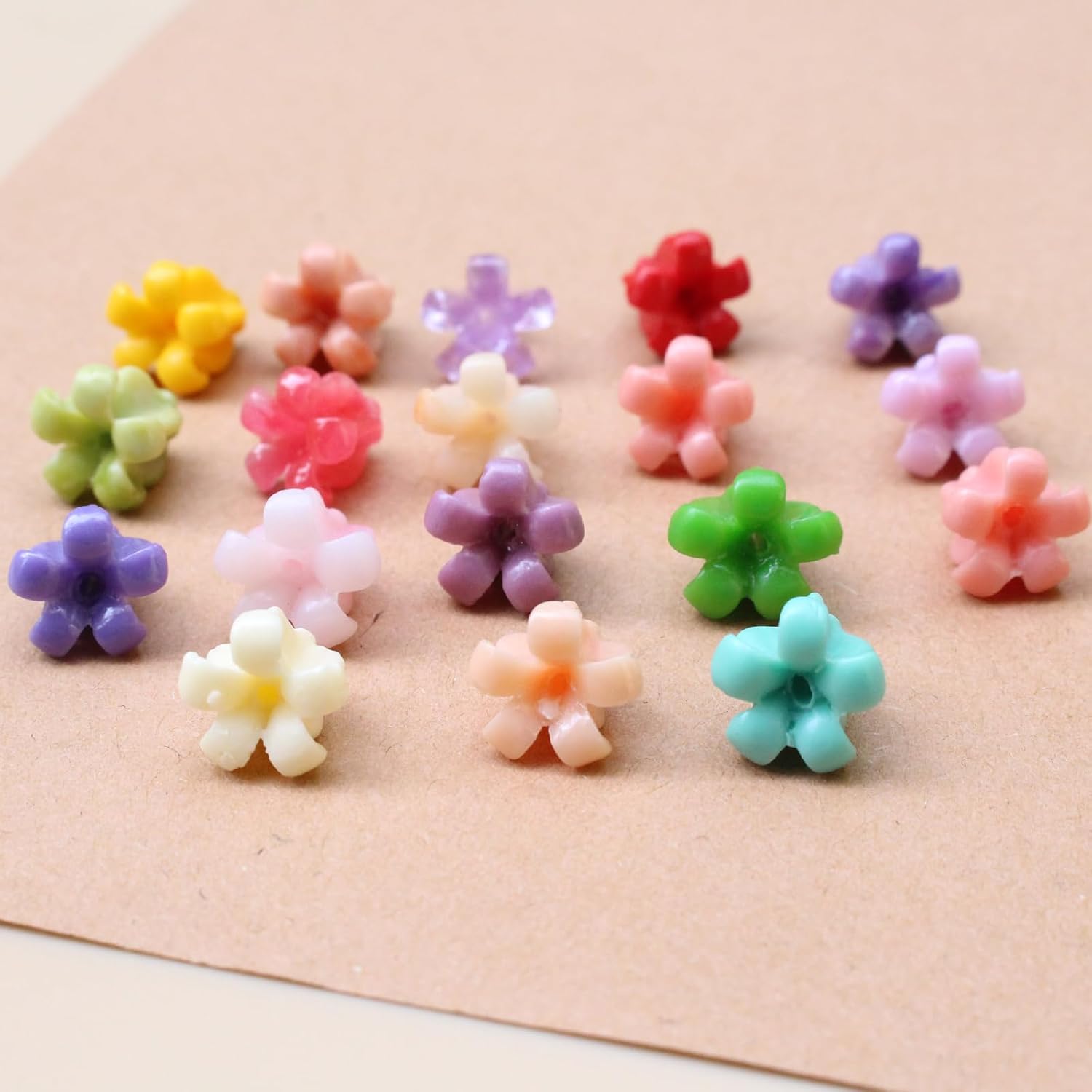 Detalle de Hanyuanbeads 12mm クラウンフラワー人工サンゴビーズ 100個入り ミックスカラー