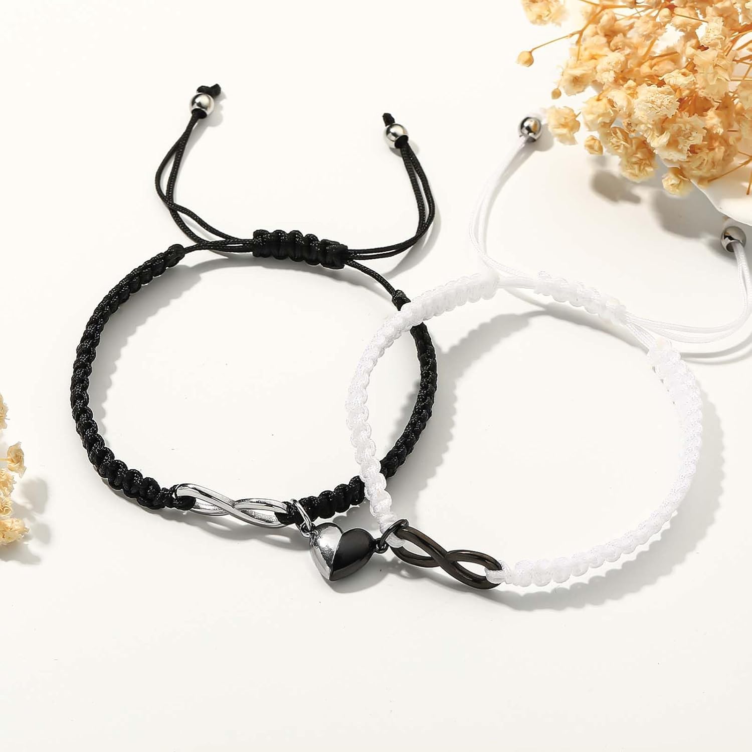 Detalle de Valentines Day Matching Infinity Rope Bracelets for Couples