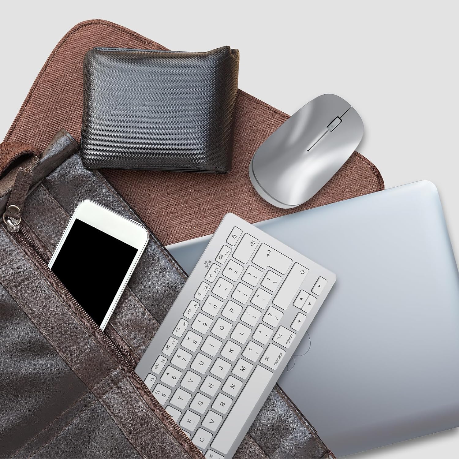 Detalle 2 de OMOTON Ultra-Slim Bluetooth Keyboard and Mouse 10m