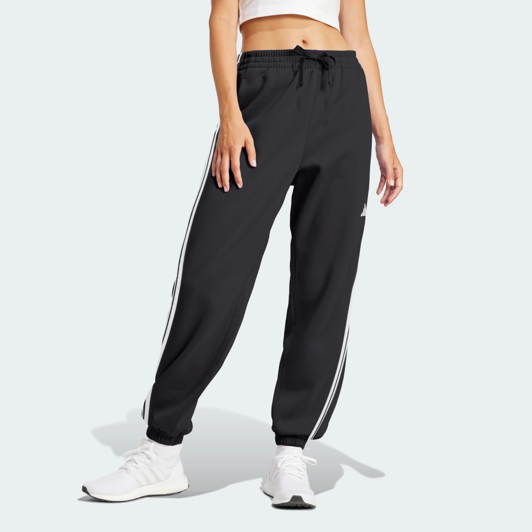 Detalle de Essentials Pantalón French Terry Cuffed 3 bandas