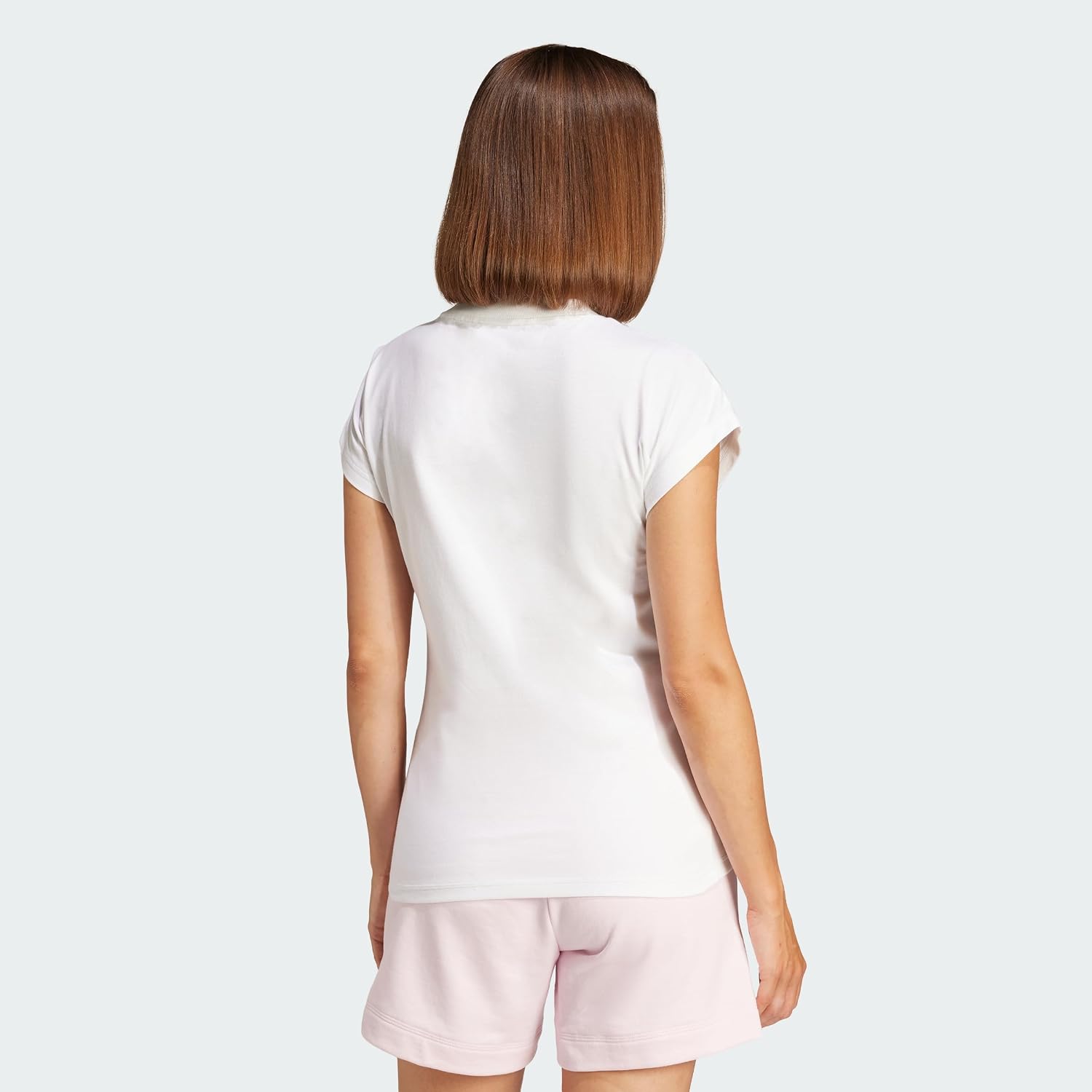 Detalle 2 de adidas Essentials Linear T‑shirt Femme