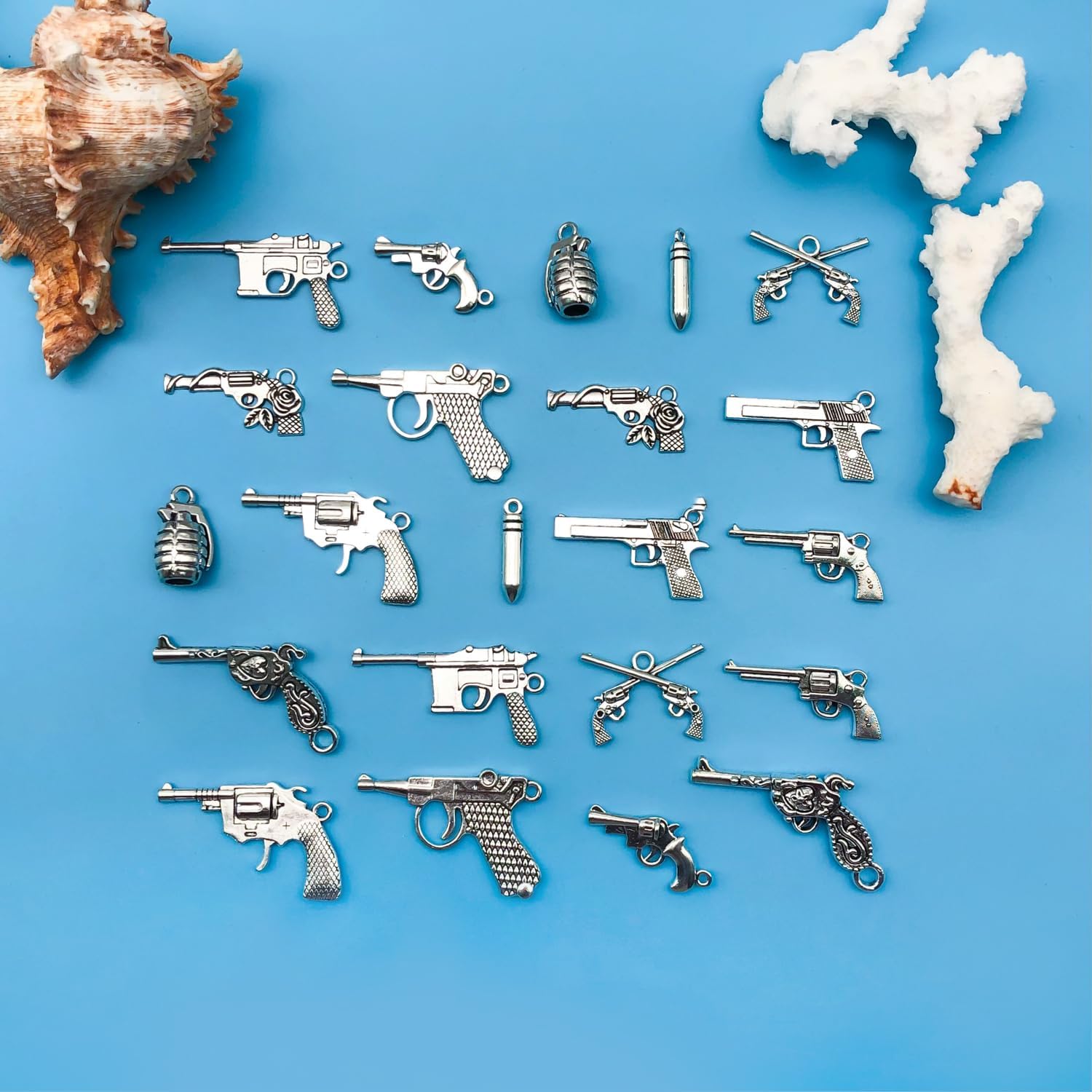 Detalle de Youdiyla Alloy Pendant Charms 44-Piece Set