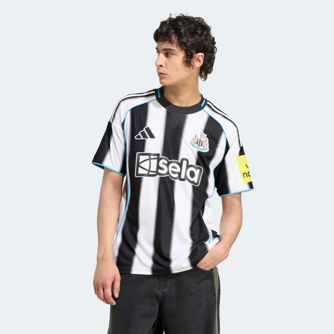 Detalle de Camiseta primera equipación Newcastle United FC 25/26 de Adidas – color negro