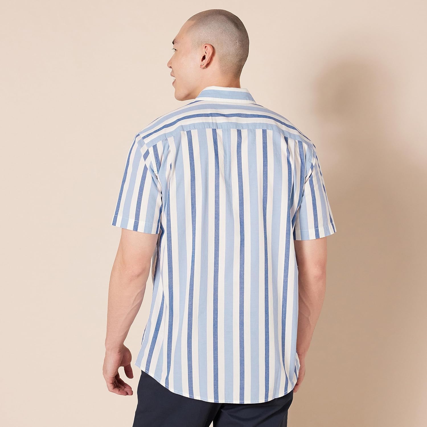 Thumbnail 2 de Amazon Essentials Men's Regular-Fit Short-Sleeve Poplin Shirt