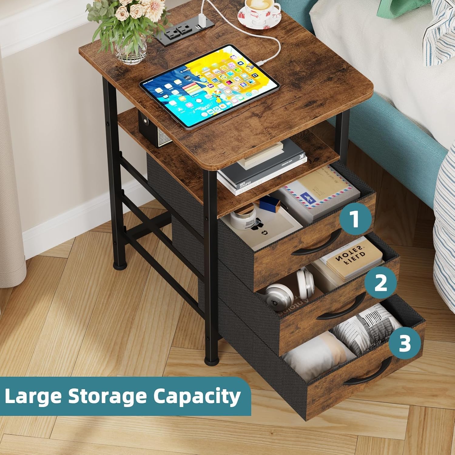Detalle de GYIIYUO Nightstand with 3 Fabric Drawers, Charging Station, Rustic Brown