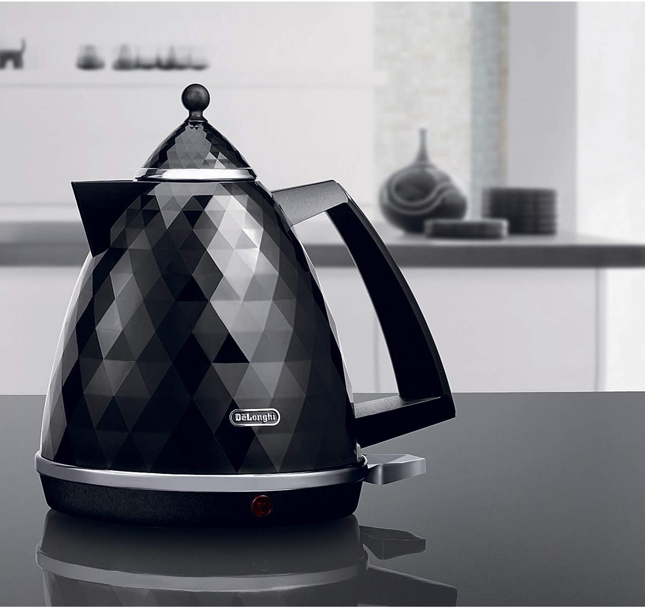 Detalle de De'Longhi Brilliante Electric Kettle KBJ3001BK (1.7 L)