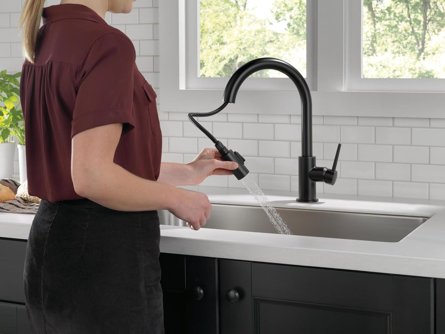 Detalle 2 de Delta Faucet Kitchen Faucet 9159-BL-DST