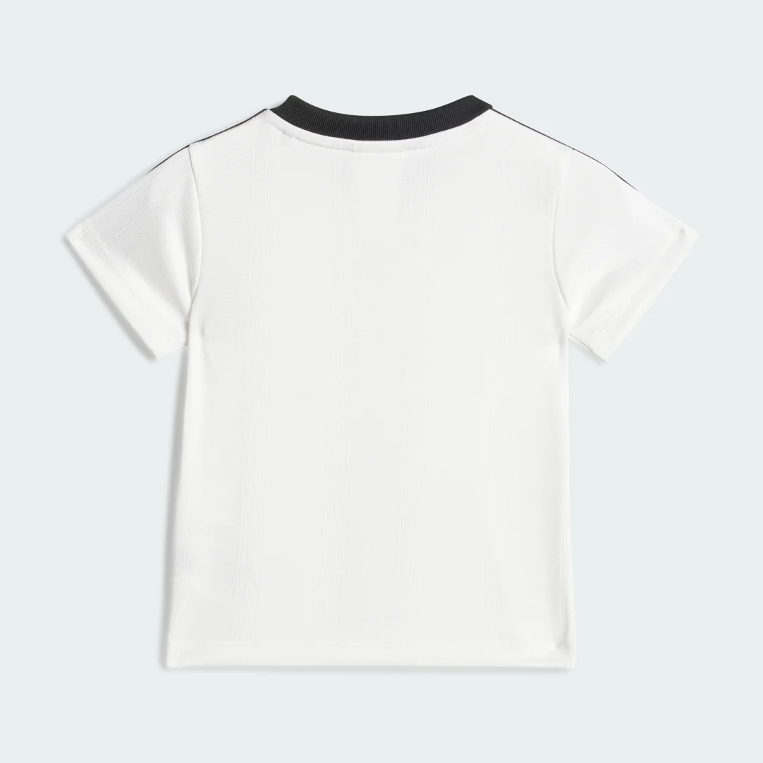 Detalle de Conjunto pantalón corto y camiseta (Bebé) de Adidas — básico cómodo para el día a día