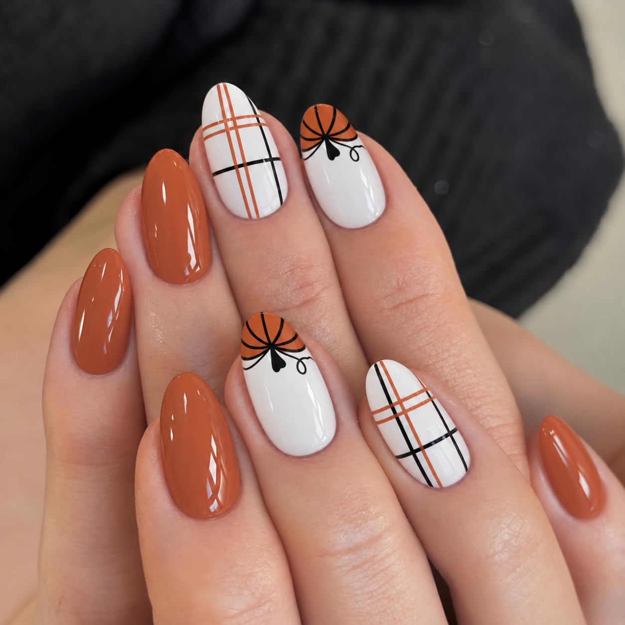 Thumbnail 1 de UNA GELLA UG-BX013 Halloween Press-On Nails, Short Almond, 32-Piece Pumpkin Plaid Set