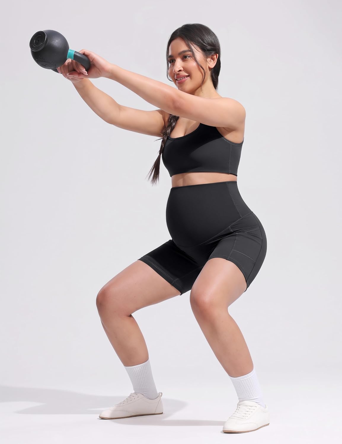 Detalle 2 de POSHDIVAH Women's Maternity Yoga Shorts Over The Belly Bump (5"/8")