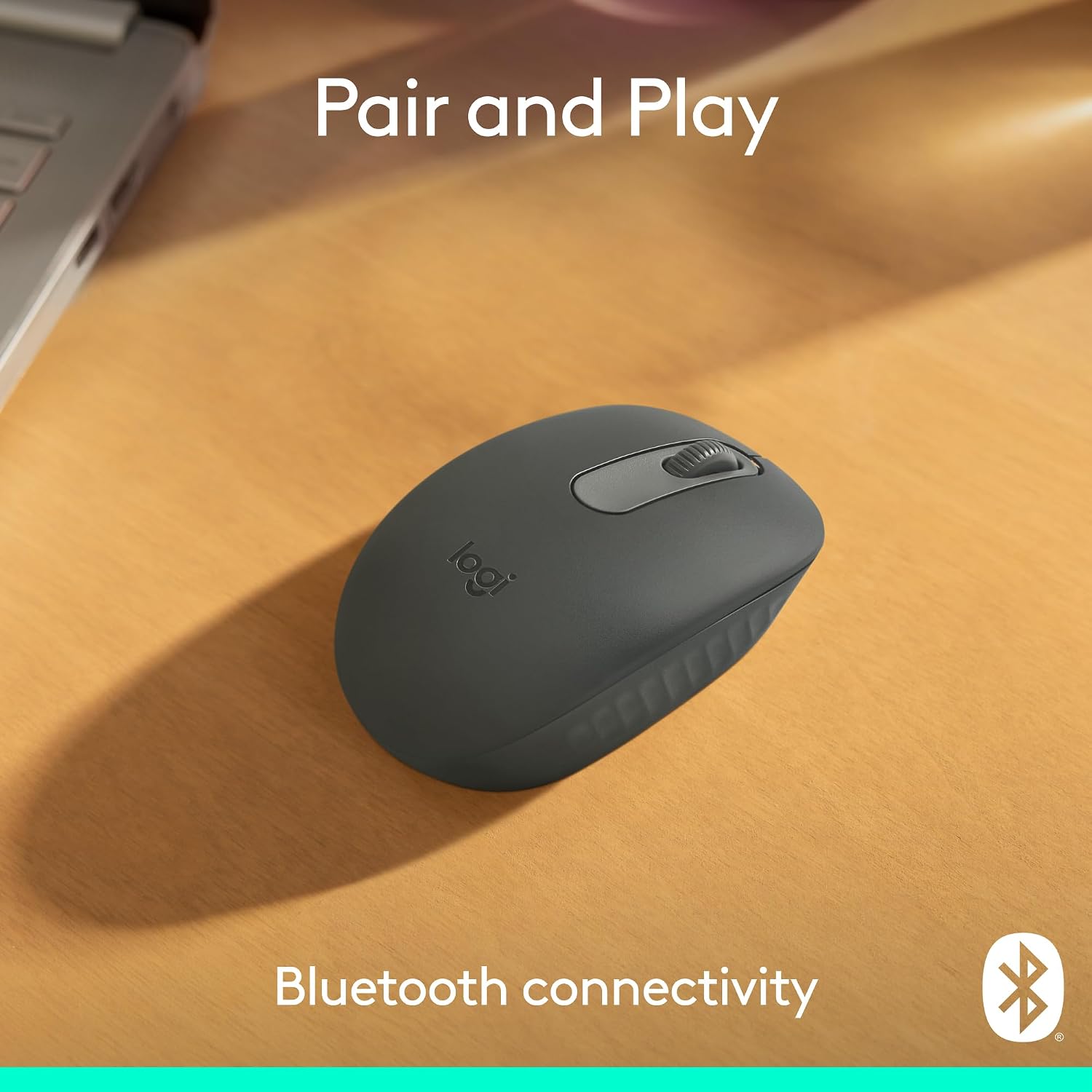 Detalle de Logitech M196 Compact Bluetooth Mouse, Graphite, Ambidextrous, Quiet Clicks