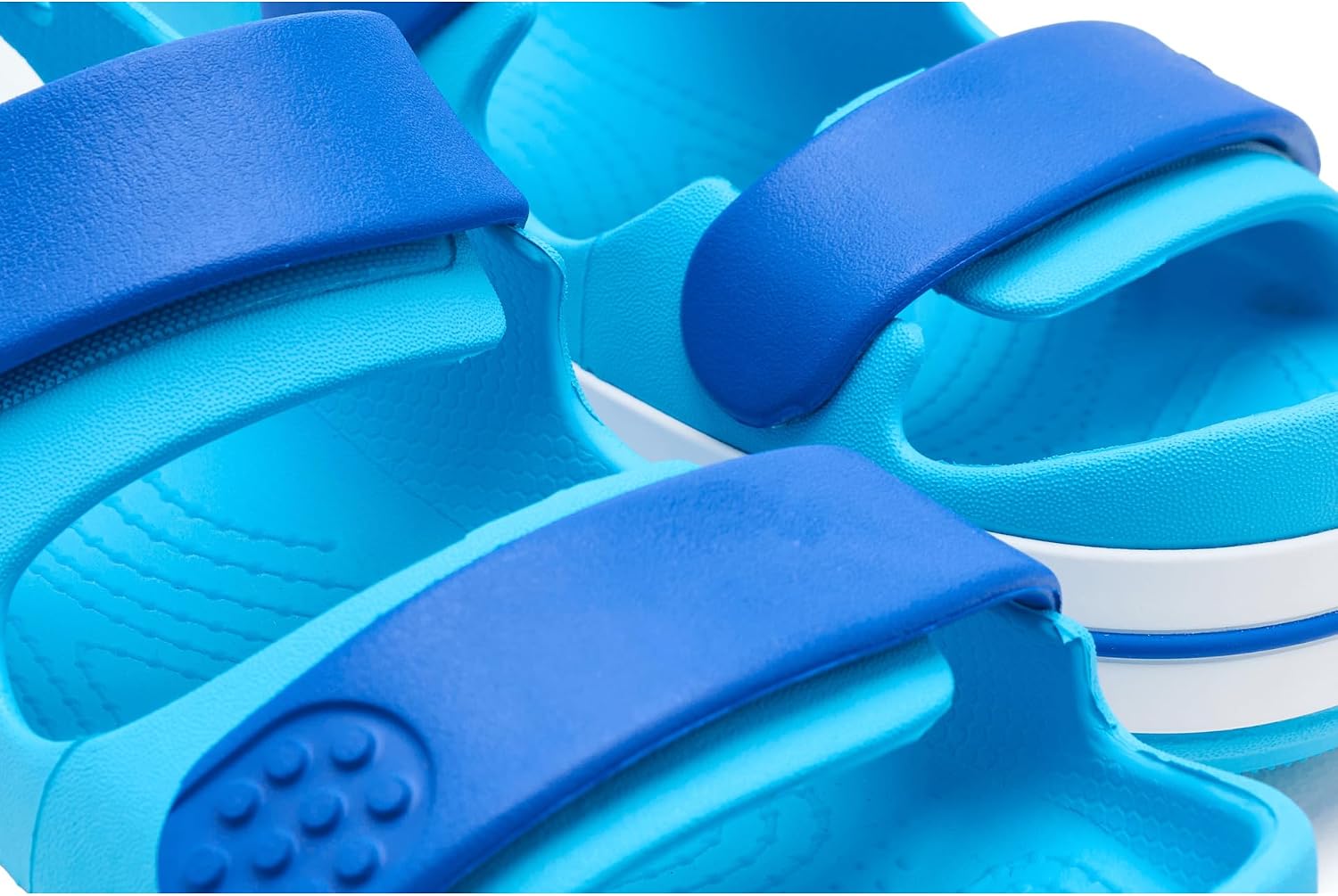 Detalle de Crocs Crocband Cruiser Sandali Venezian/Blue Bolt (36) – Comfort e stile per l’estate