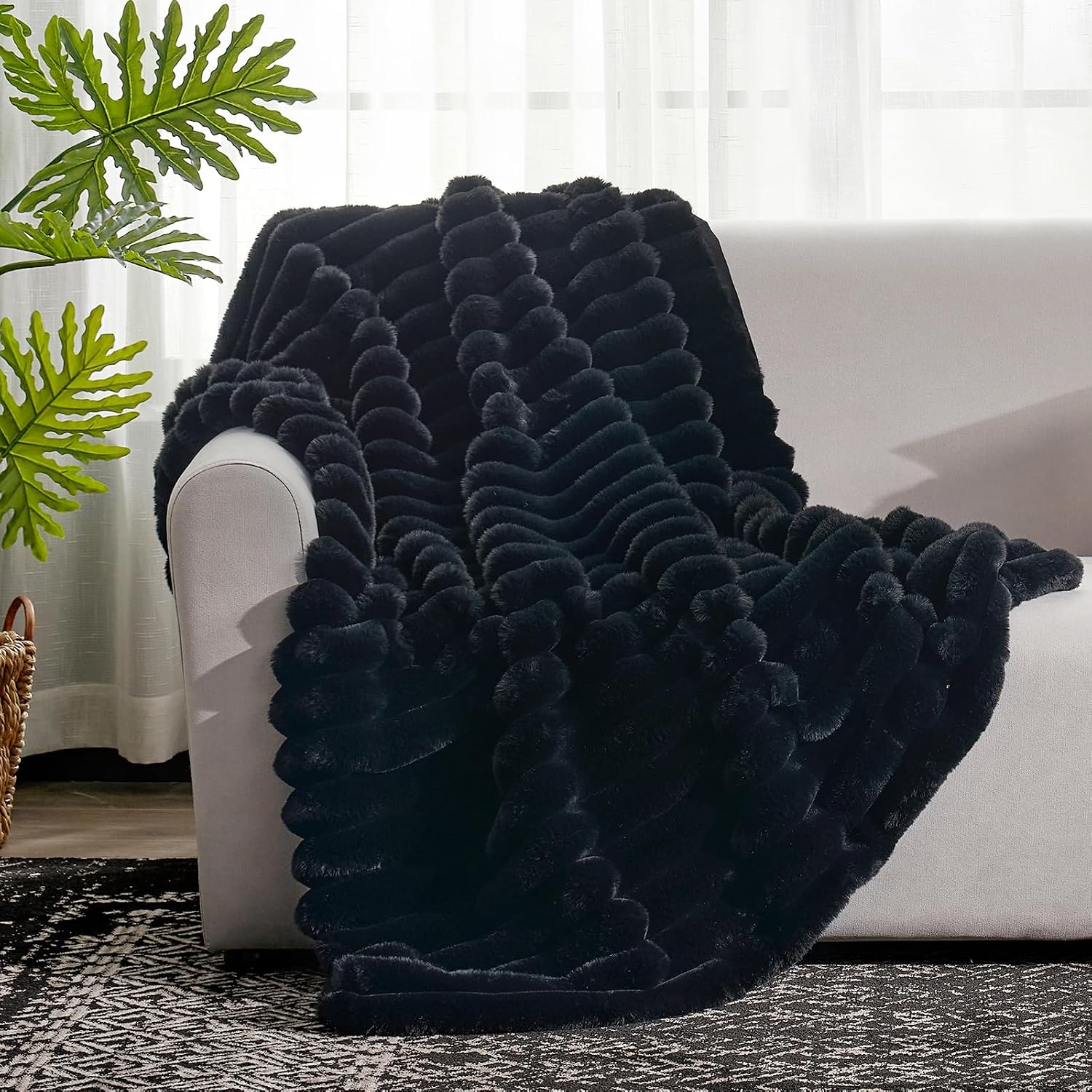 Detalle 2 de Cozy Bliss Faux Fur Throw Blanket 60×80 in 🛋