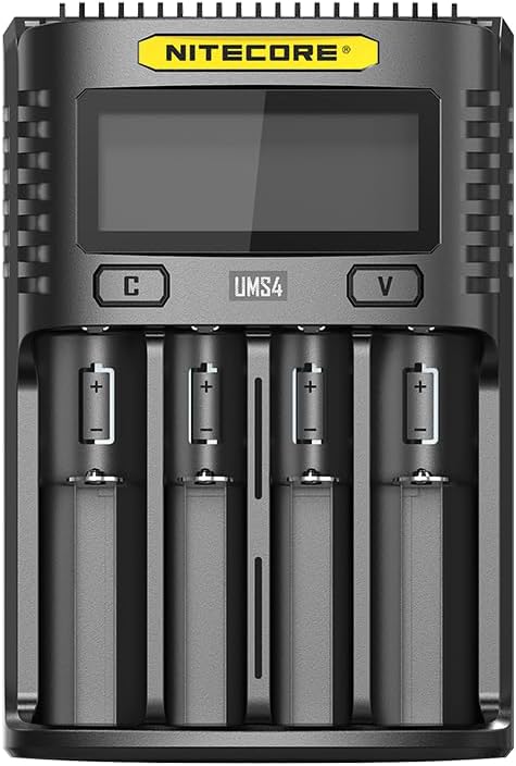 Detalle de Nitecore UMS4 USB-batterijlader met vier laadpoorten en maximaal 3000 mA