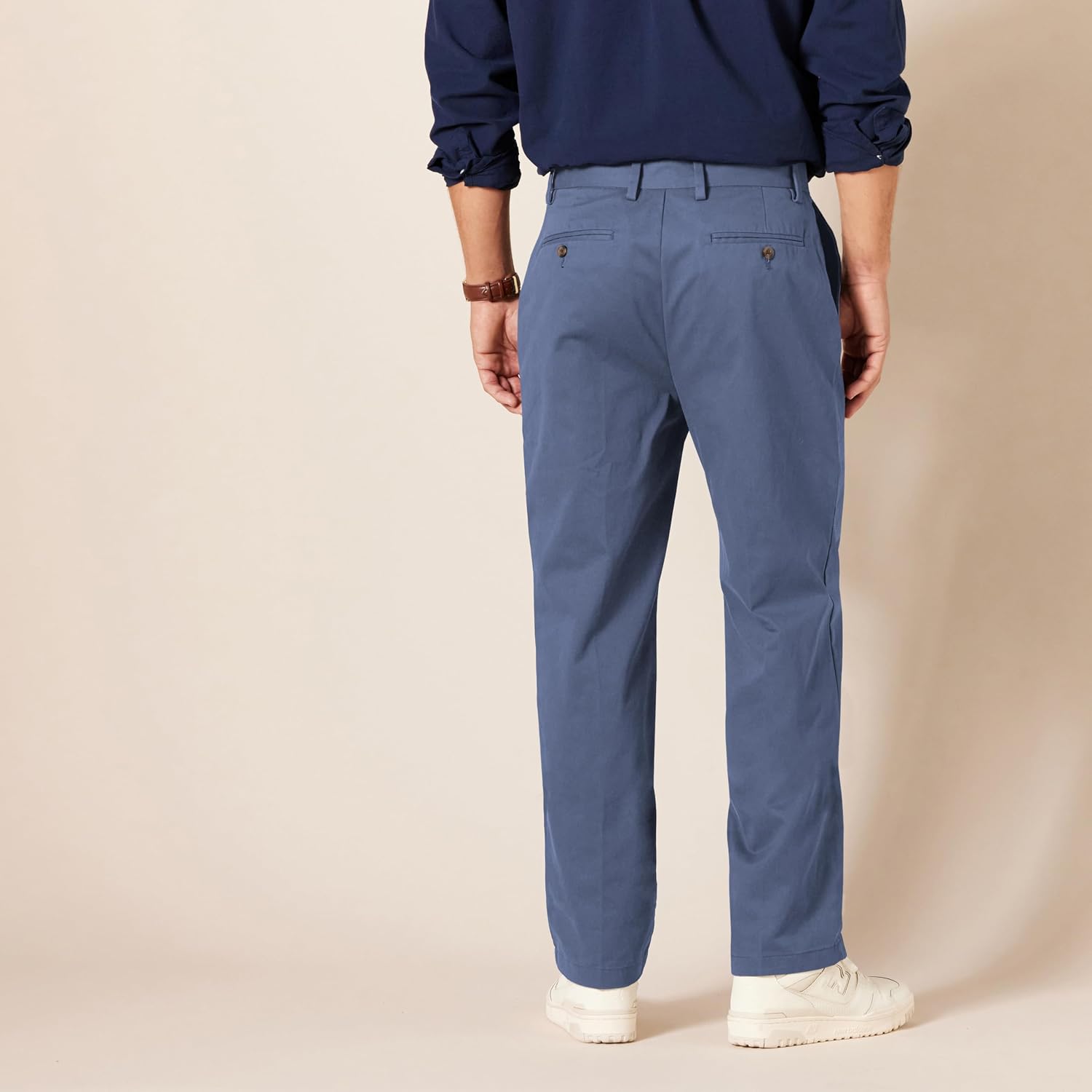Detalle 2 de Amazon Essentials Men’s Classic-Fit Wrinkle-Resistant Flat-Front Chino Trousers (Big & Tall)