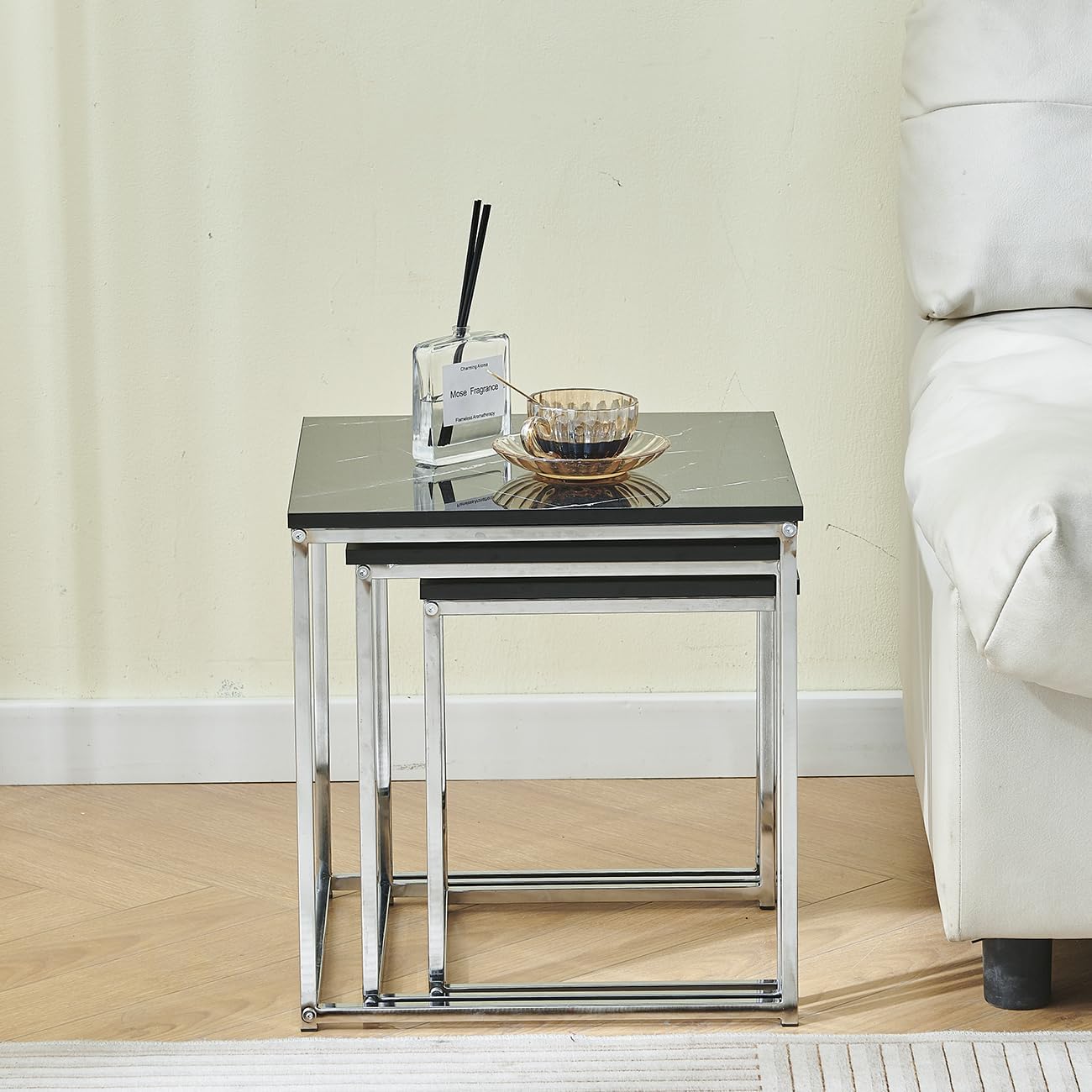 Detalle 2 de 3er Set verschachtelte Beistelltische in Marmoroptik (Schwarz) mit Metallgestell