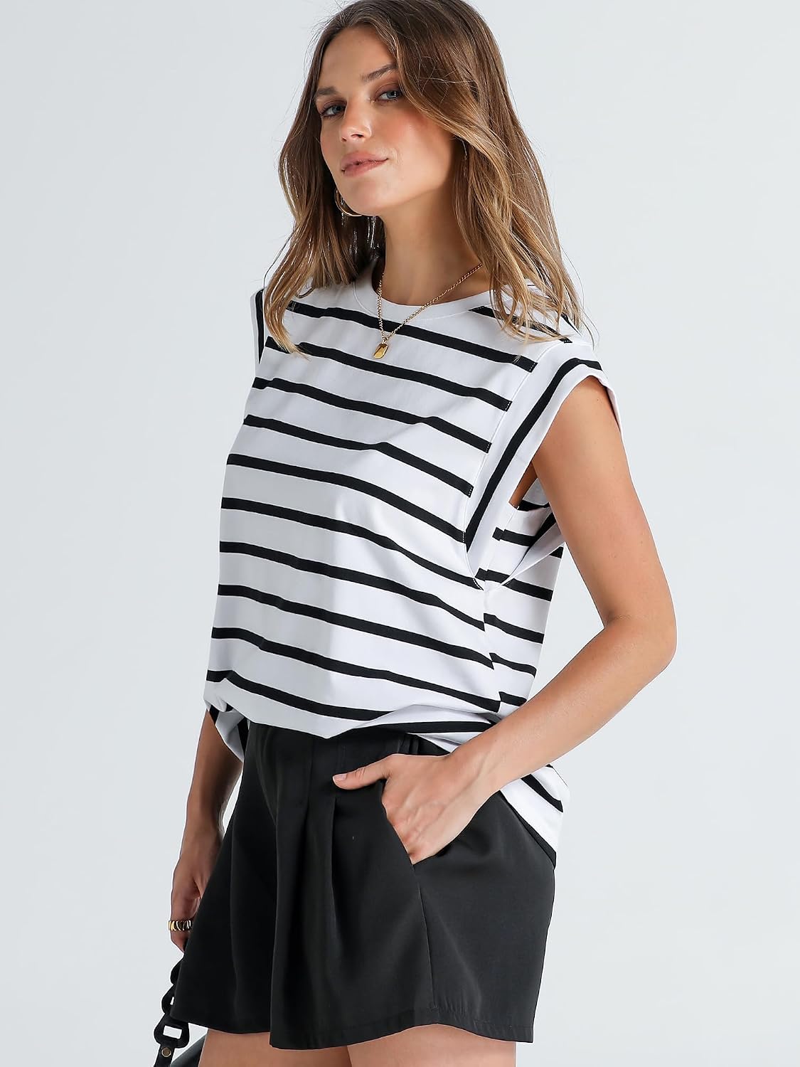 Detalle de WIHOLL Cap Sleeve Tops for Women: Loose-Fit Summer Basic Tee for Casual to Business-Casual