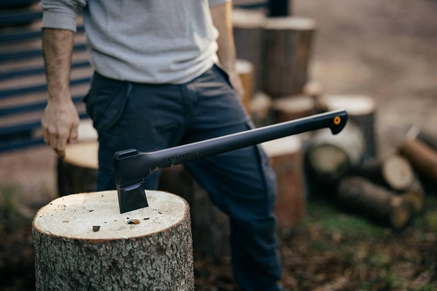 Thumbnail 6 de Fiskars Merlin Solid A19, L — Hache de fendage 65 cm (1,6 kg) avec étui et revêtement antiadhésif