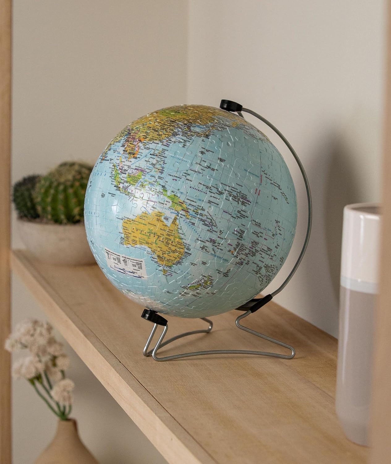 Thumbnail 6 de Ravensburger 3D World Globe Puzzle on V-Stand – 540-Piece 3D Globe (20 cm) for Ages 10+