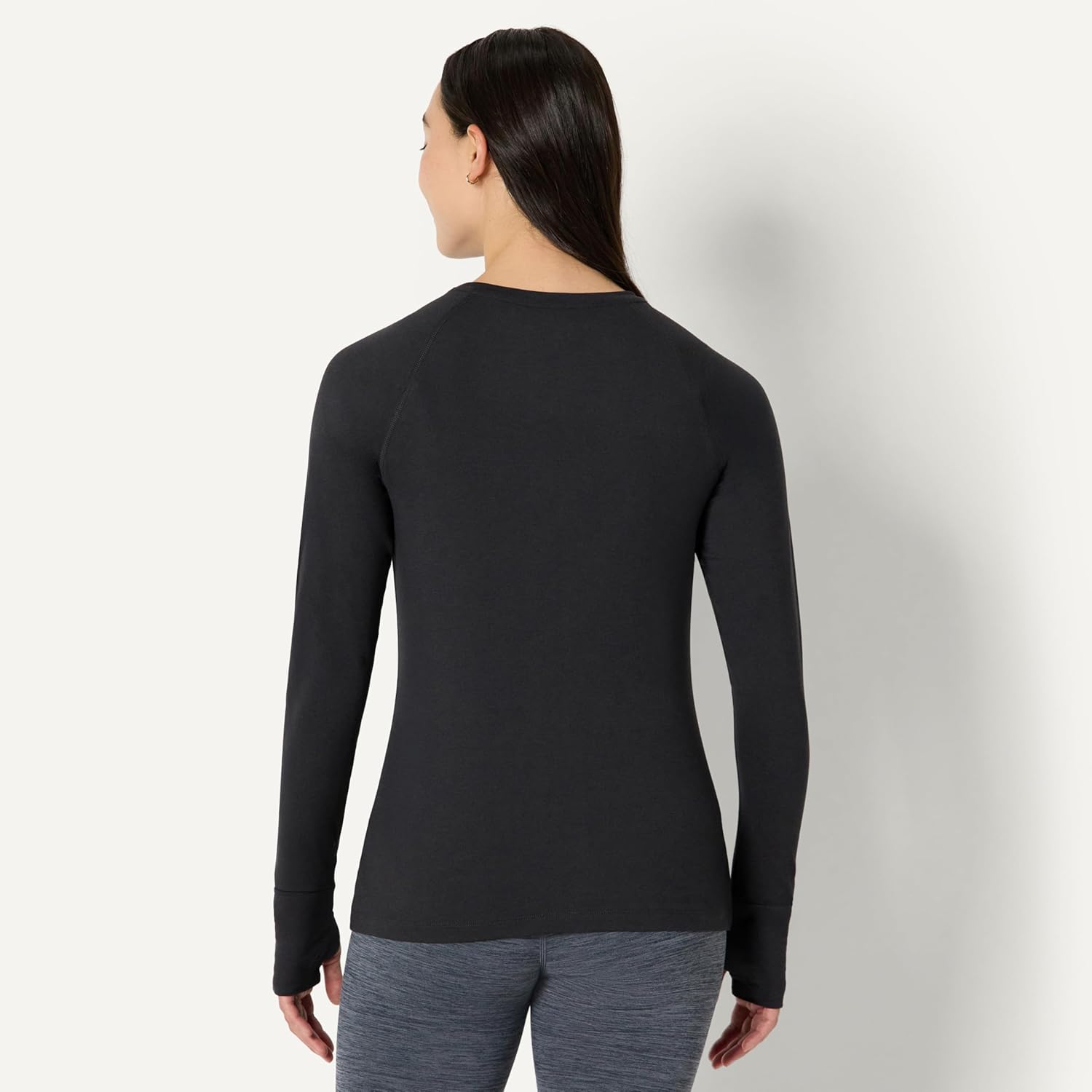 Thumbnail 2 de Amazon Essentials women’s soft performance lightweight long-sleeve workout top