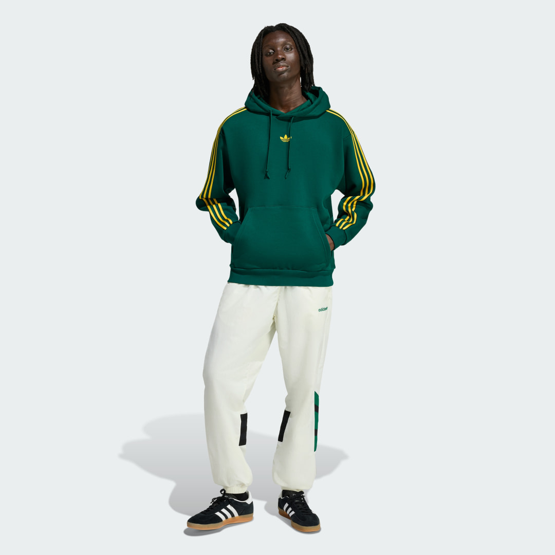 Detalle de SUDADERA CON CAPUCHA TIPPED STRIPES de Adidas — verde, estilo casual y cómodo