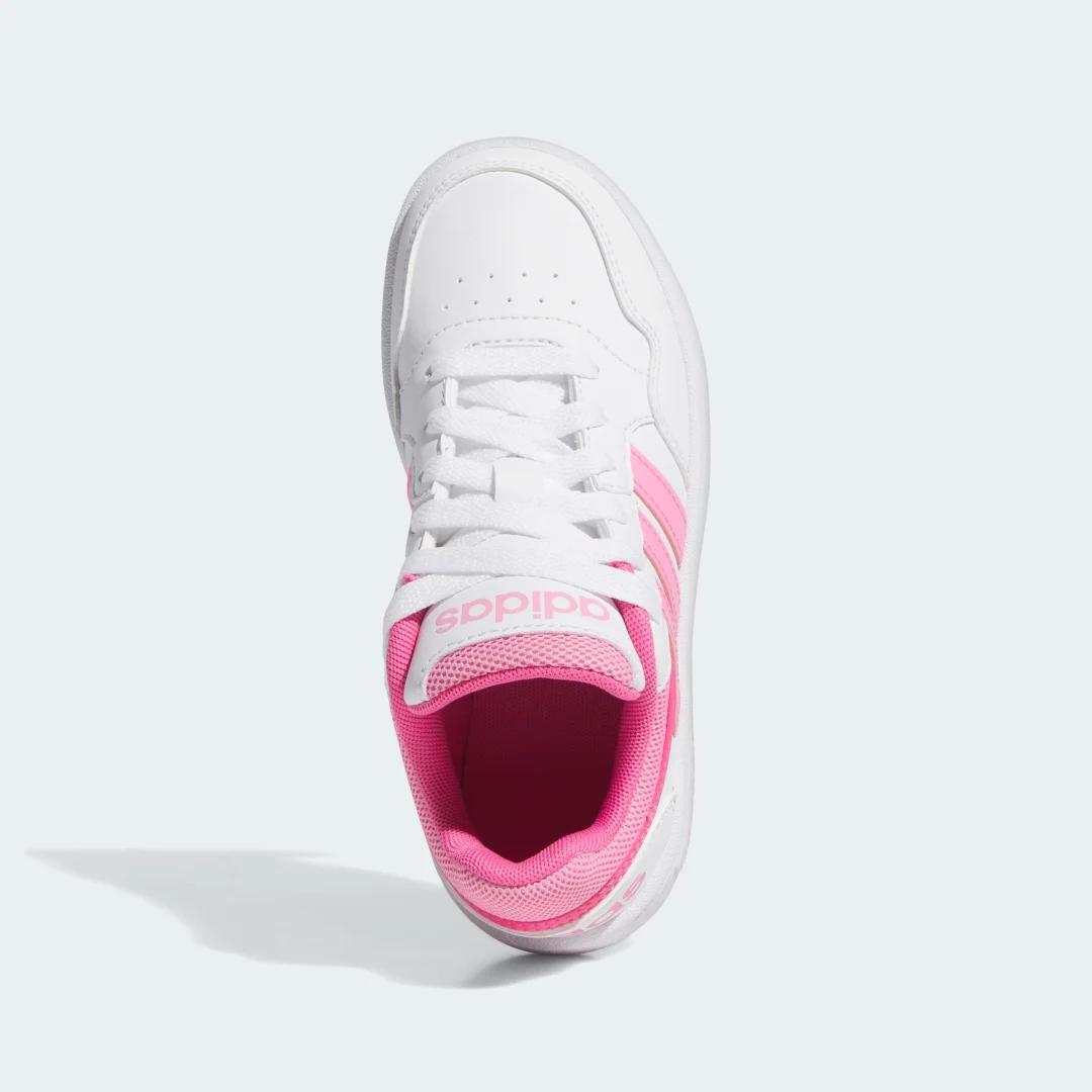 Detalle 2 de Zapatilla Hoops de Adidas: estilo clásico en blanco para el día a día