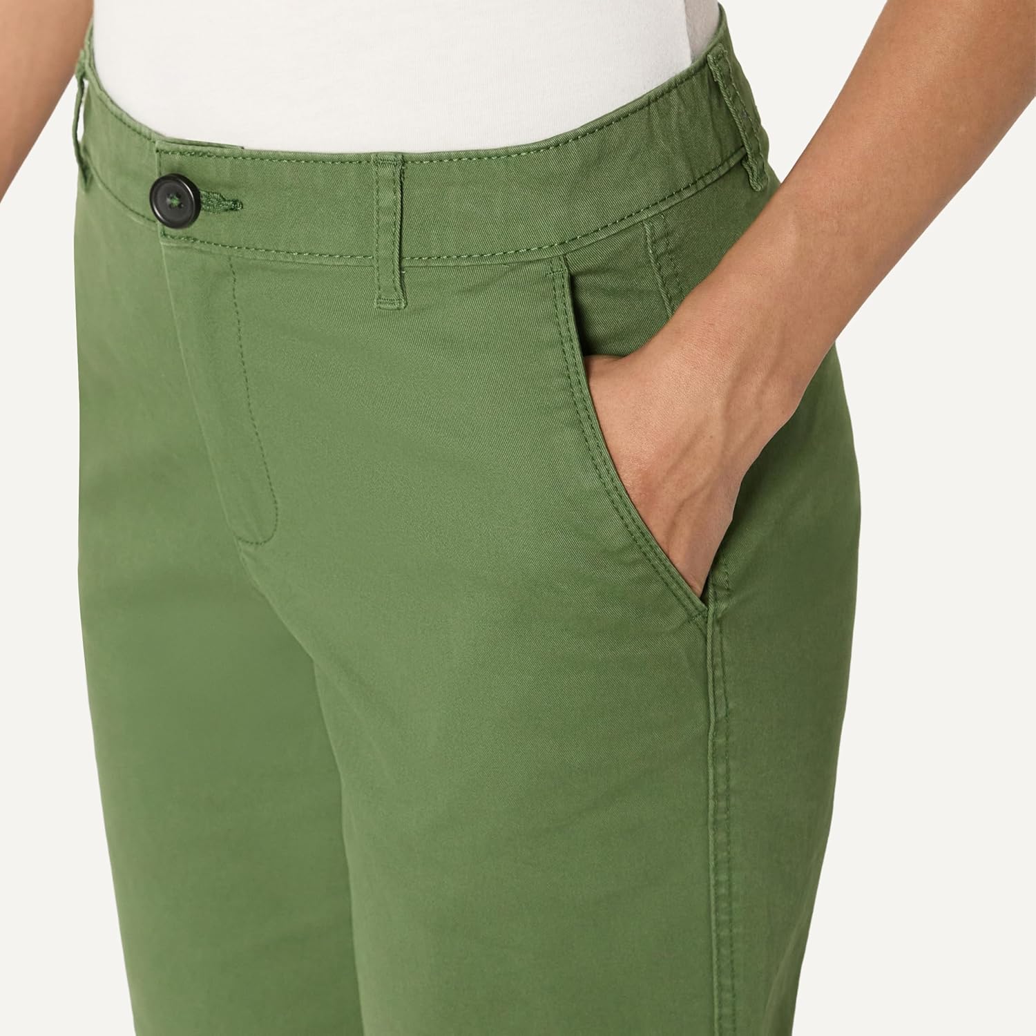 Thumbnail 4 de Amazon Essentials Damen Khakifarbene Bermudashorts mit mittlerer Leibhöhe und 25 cm Schrittlänge