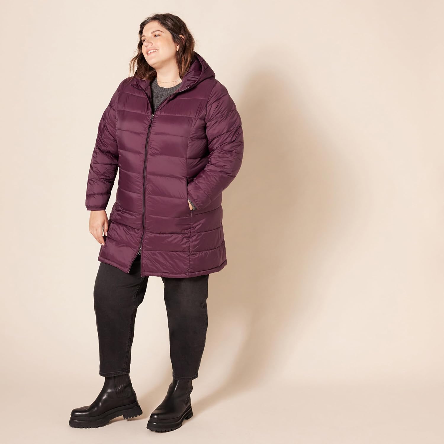 Thumbnail 6 de Amazon Essentials Women's Lightweight Water-Resistant Packable Hooded Puffer Coat (Plus Size)
