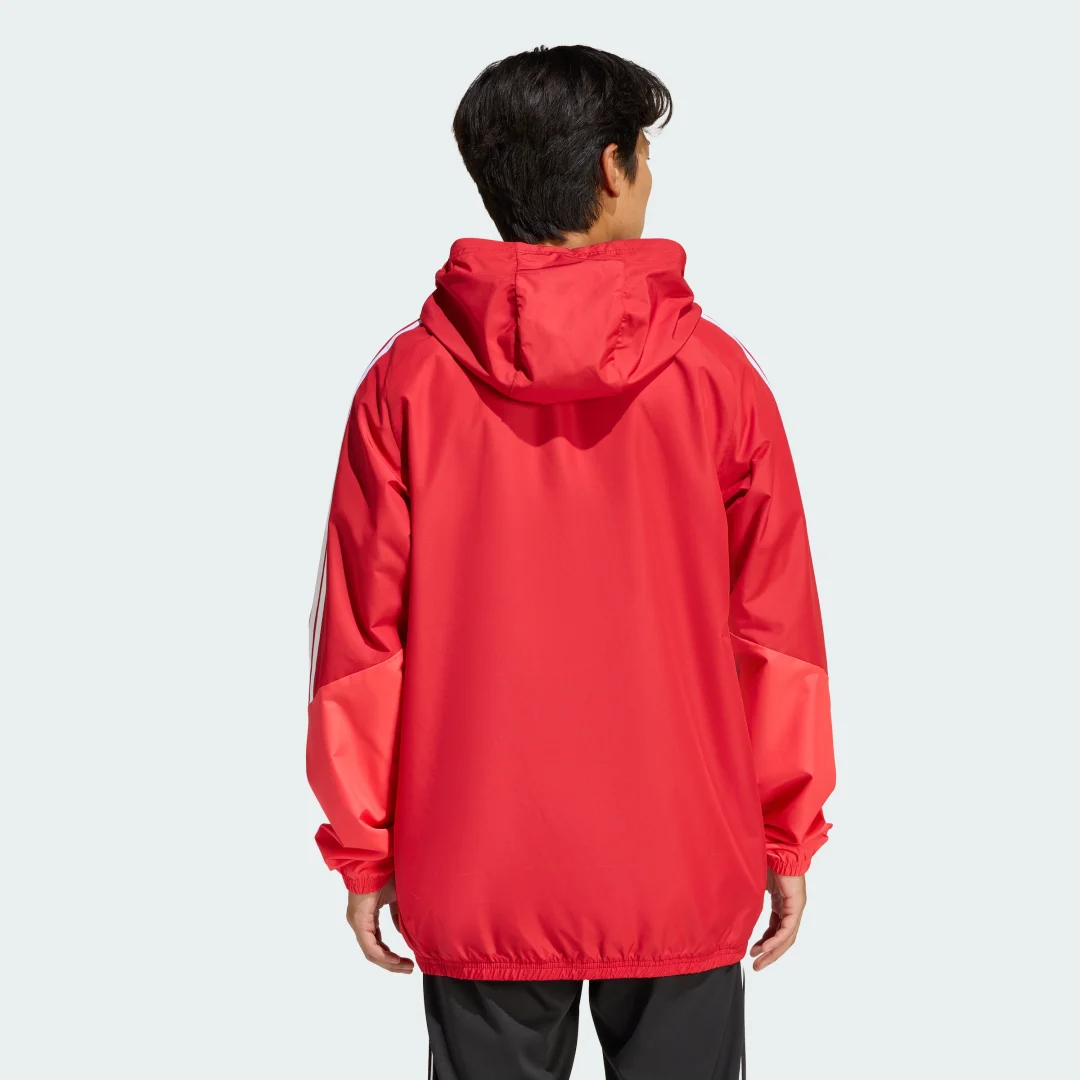 Detalle de Chaqueta Tiro 26 Competition All Weather de Adidas – Roja