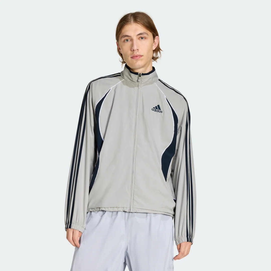 Detalle de Chaqueta deportiva Teamgeist Adicolor de Adidas: versatilidad en gris