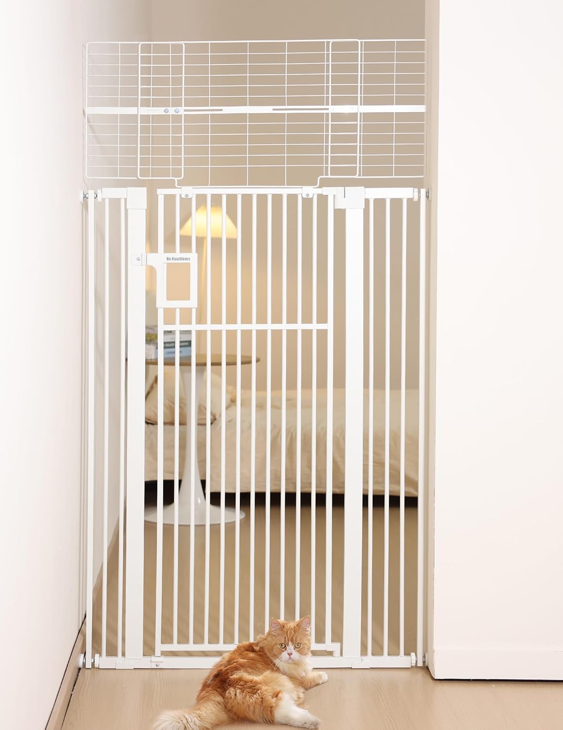 Detalle de No Pawblems Pet Gate 71-inch