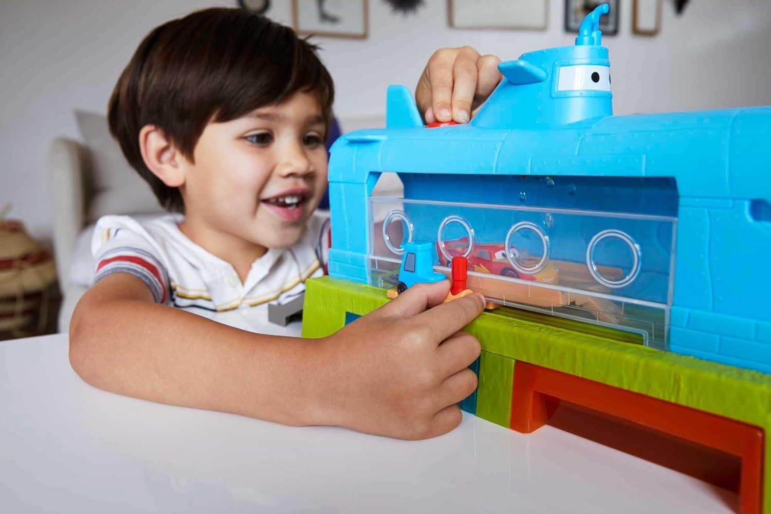 Thumbnail 1 de Mattel Disney Pixar Cars HGV70 U-Boot-Autowaschanlagen-Spielset mit Lightning McQueen