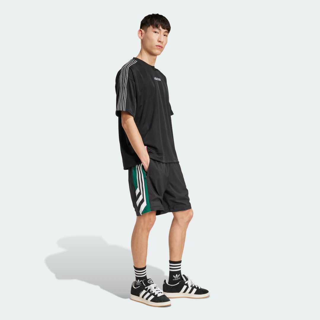 Detalle de Pantalón corto de fútbol 90s Adidas — versátil y negro, para entrenos y partidos
