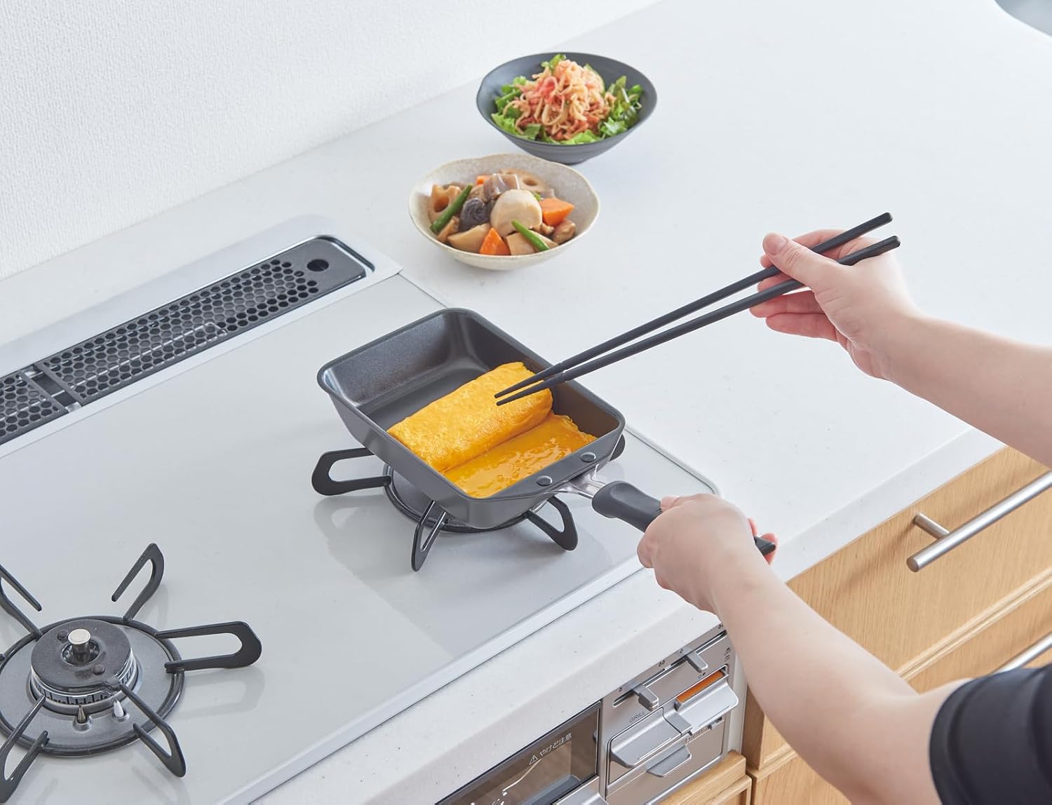 Detalle de サーモス KFM-013E GY デュラブルシリーズ 玉子焼きフライパン 13cm グレー ガス火・IH対応