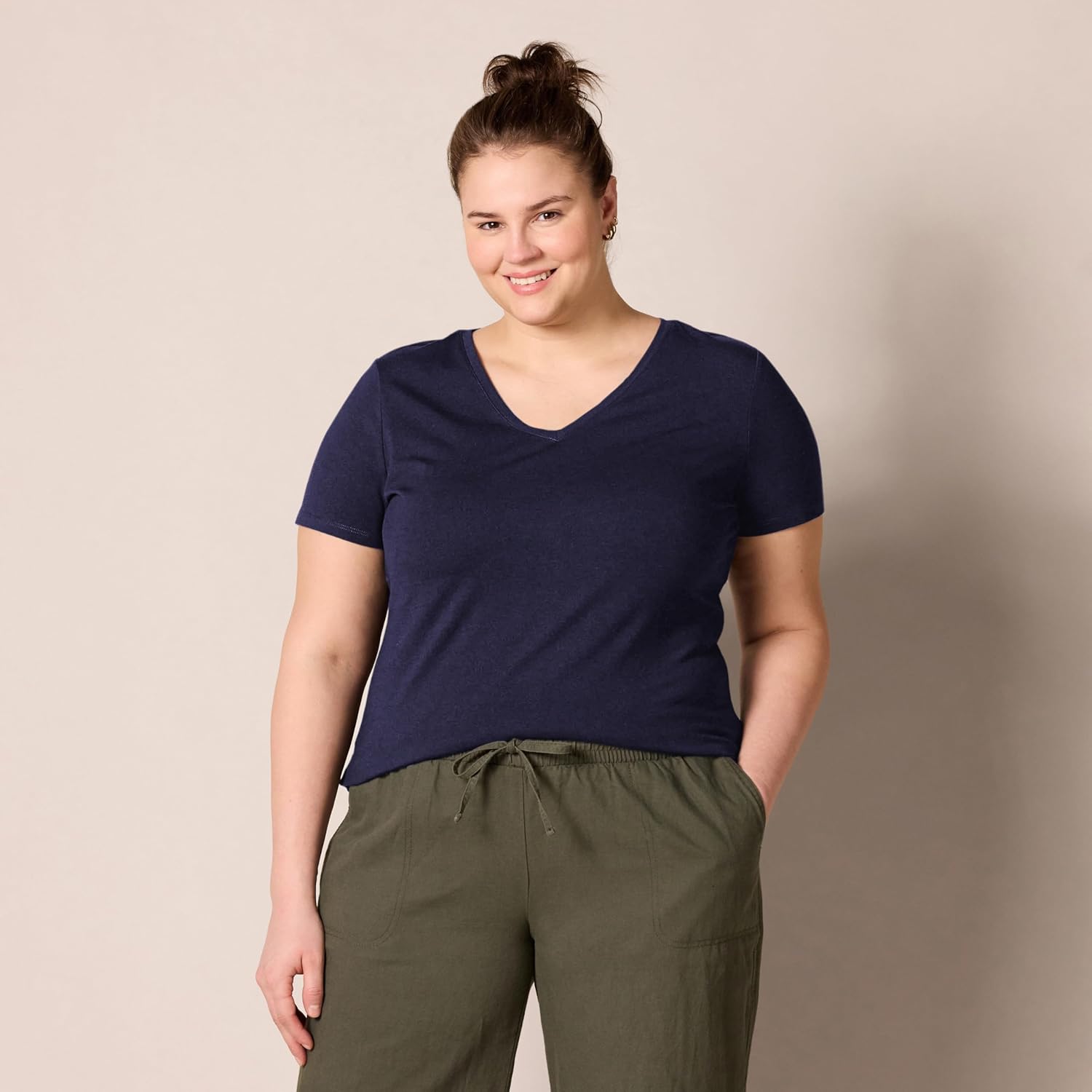 Thumbnail 5 de Amazon Essentials Damen Regular-Fit T-Shirt Kurzarm im Multi-Pack (Rundhalsausschnitt oder V-Ausschnitt)