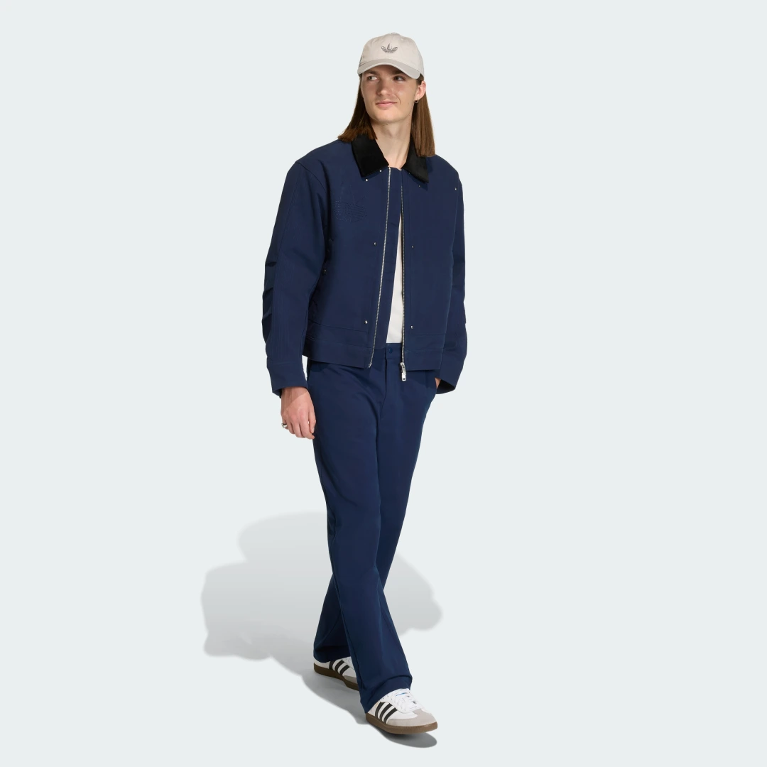Detalle de Chaqueta bómber Premium Essentials Adidas en azul