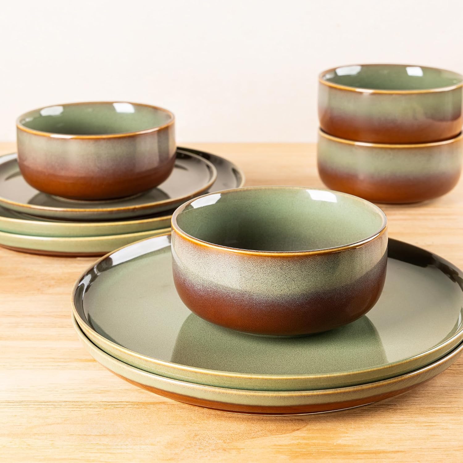 Detalle de TheTerra 18-Piece Ceramic Dinnerware Set for 6 in Sage Umber – Handcrafted, Reactive Glaze