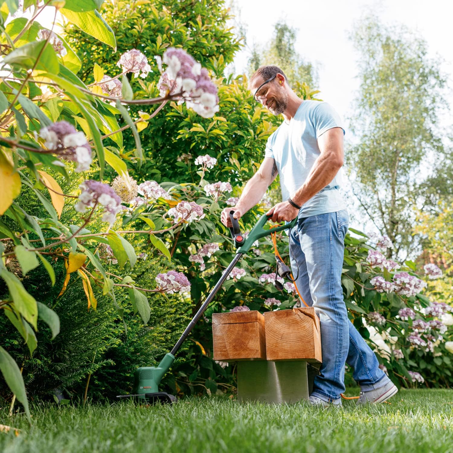 Thumbnail 1 de Bosch EasyGrassCut 26 electric grass trimmer (26 cm cutting diameter, 280 W)