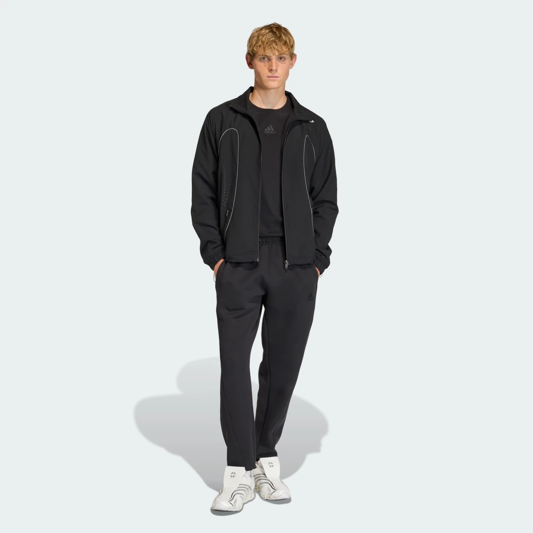 Detalle de PANTALÓN CON PUÑOS SPACER CUTLINE REGULAR de Adidas — versatilidad y estilo urbano