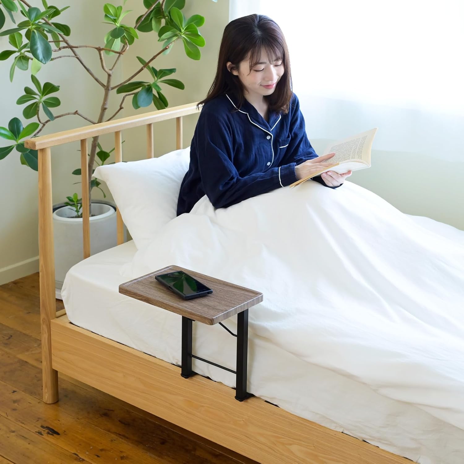 Detalle de 山善 YBG-29T(DOK/MBK) ベッドガード 折りたたみ棚付き ダークオーク・マットブラック