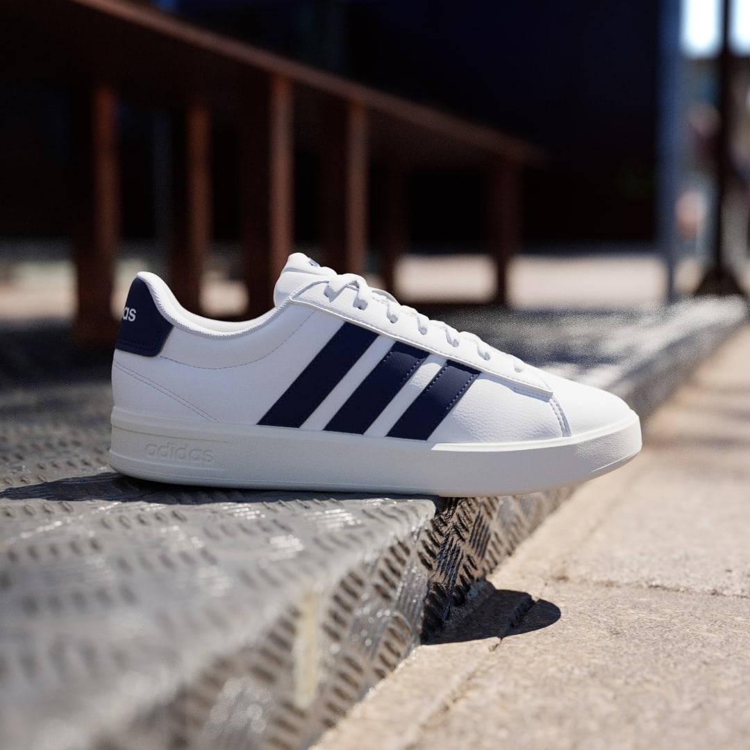Thumbnail 1 de Zapatilla Grand Court 3.0 de Adidas — estilo clásico en blanco para uso diario