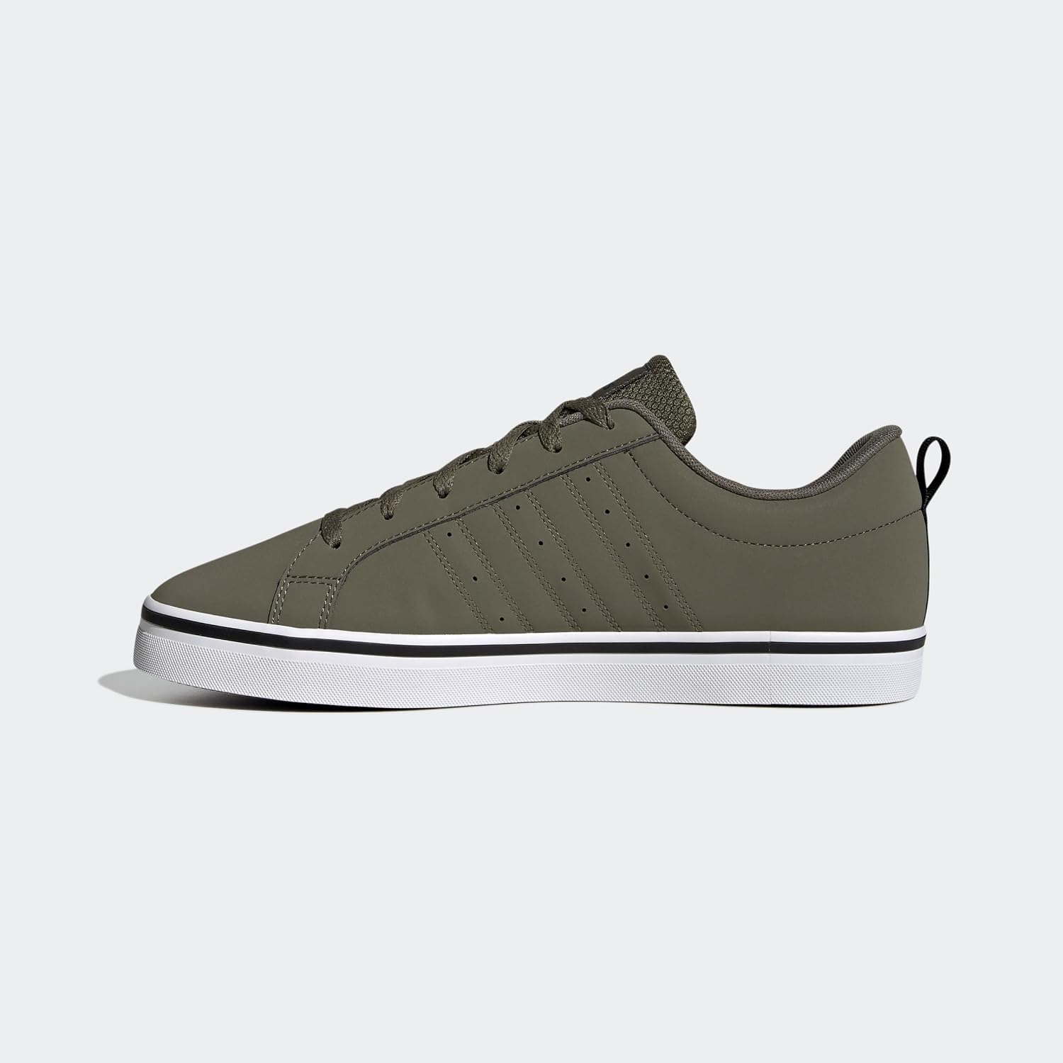 Detalle de adidas Hombre VS Pace 2.0 Shoes: estilo clásico con toque urbano