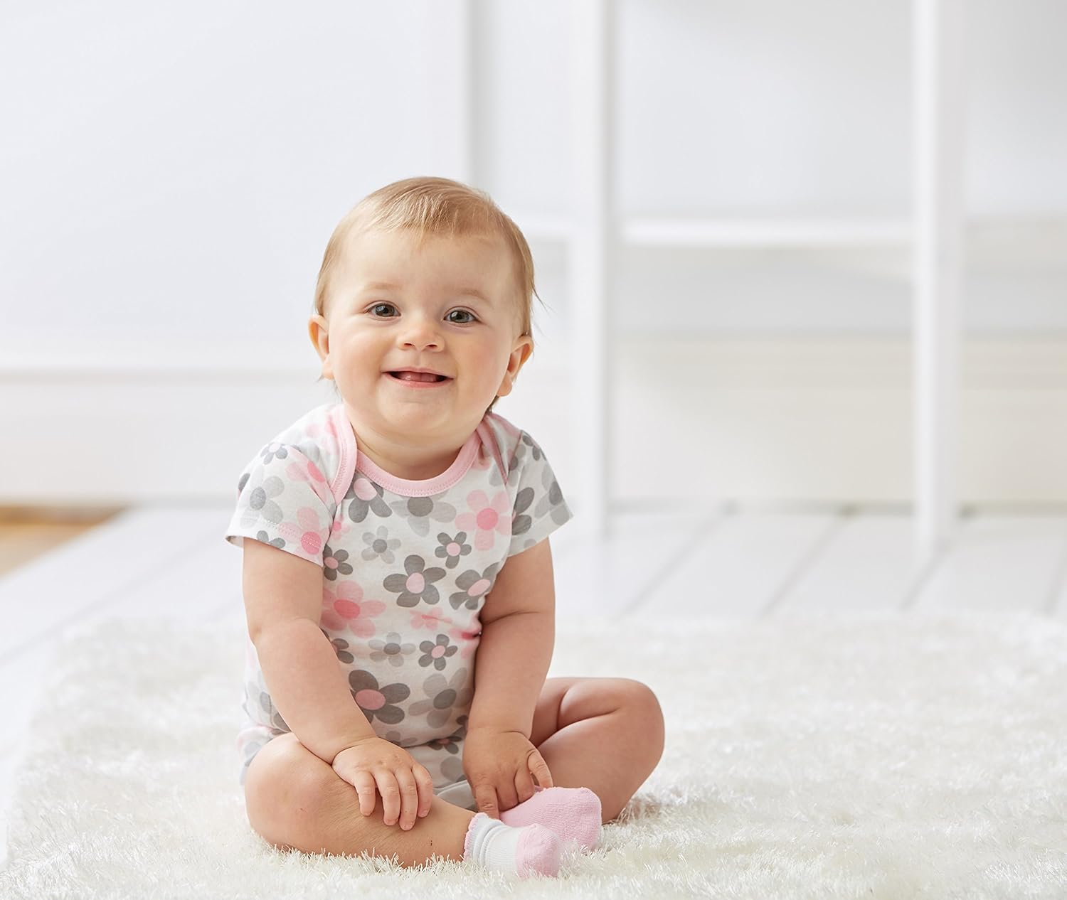 Detalle de Gerber Baby Girls Bodysuits – set di 5 body a maniche per neonate